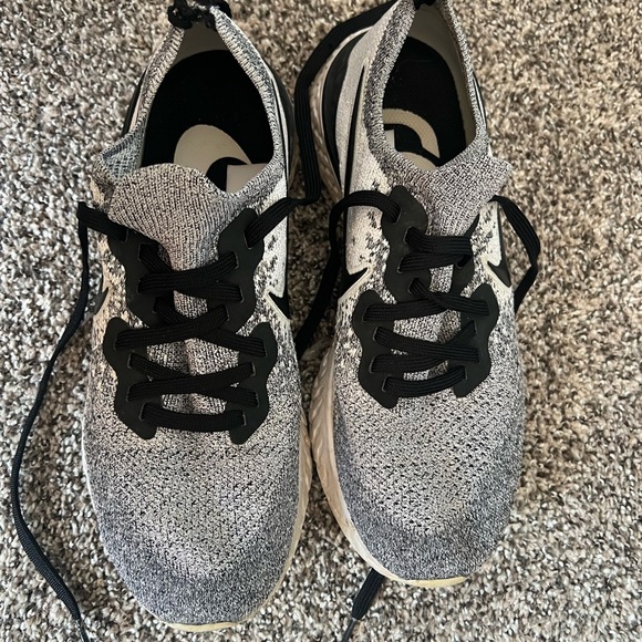 Nike Women’s Black, Grey, and White Running Shoes Size 9 - Picture 2 of 5